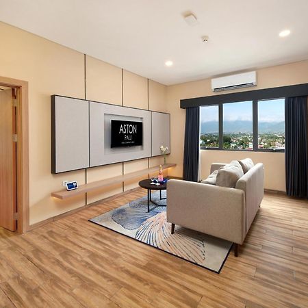 Aston Palu Hotel & Conference Center Екстер'єр фото