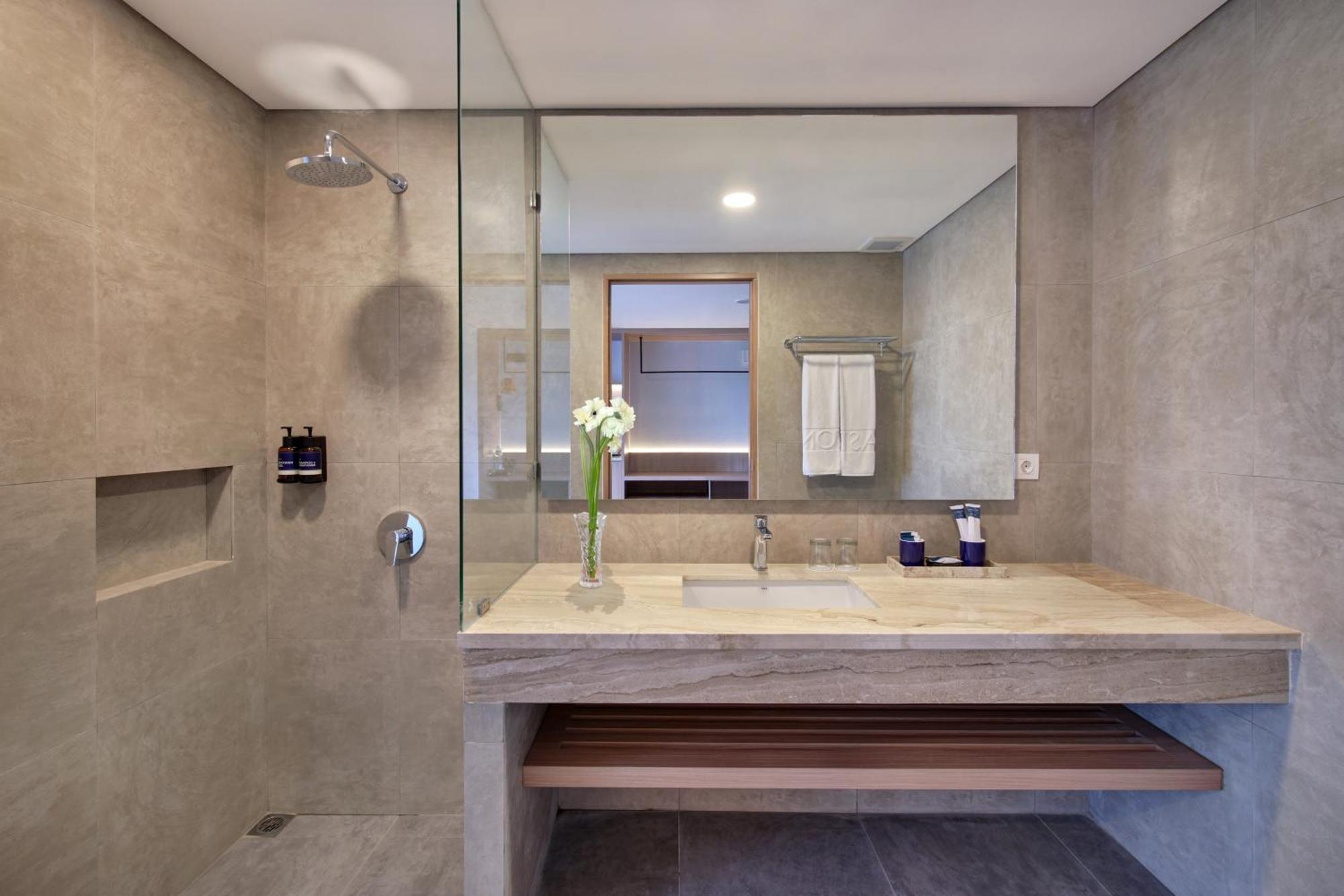 Aston Palu Hotel & Conference Center Екстер'єр фото