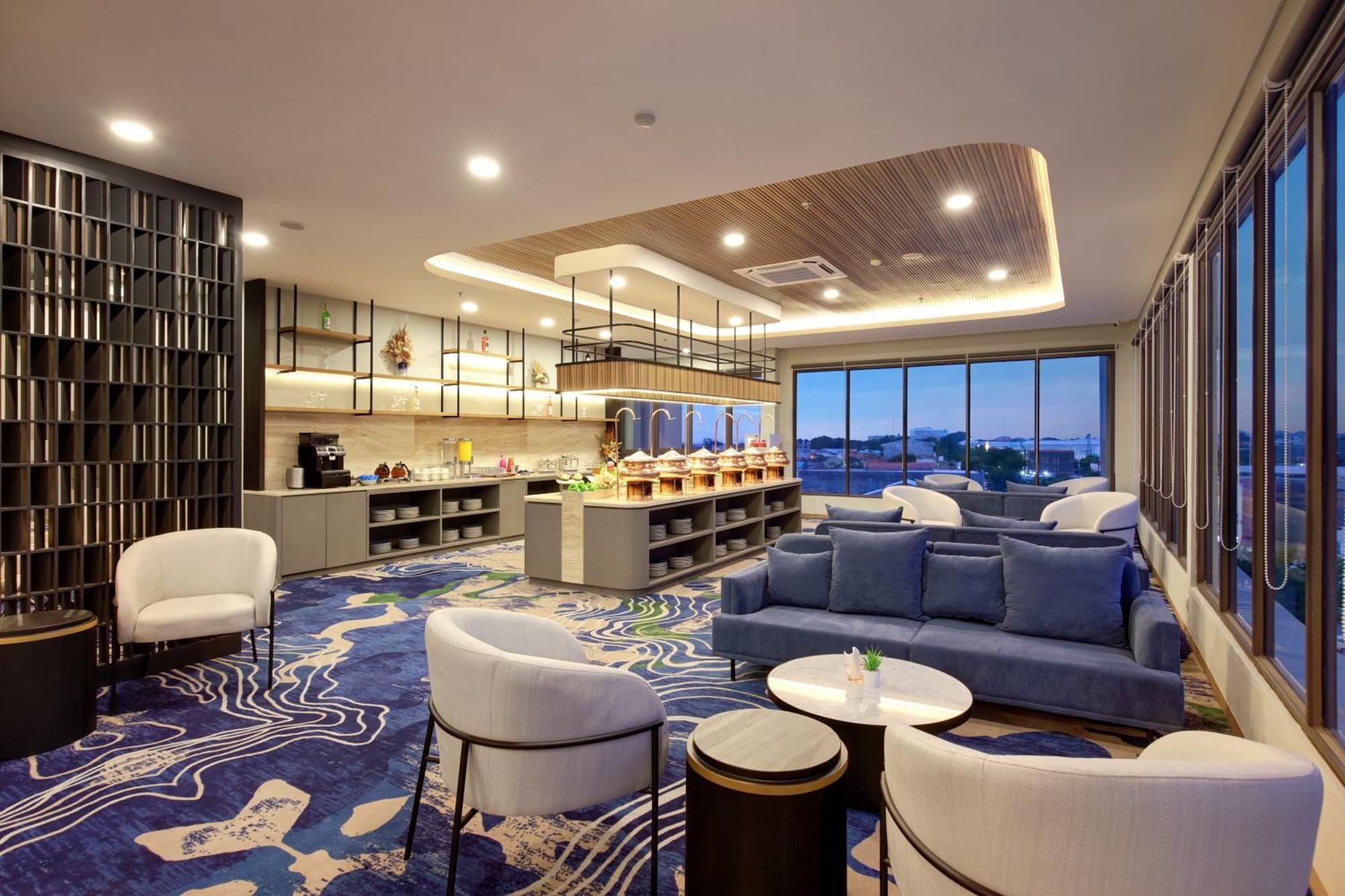 Aston Palu Hotel & Conference Center Екстер'єр фото