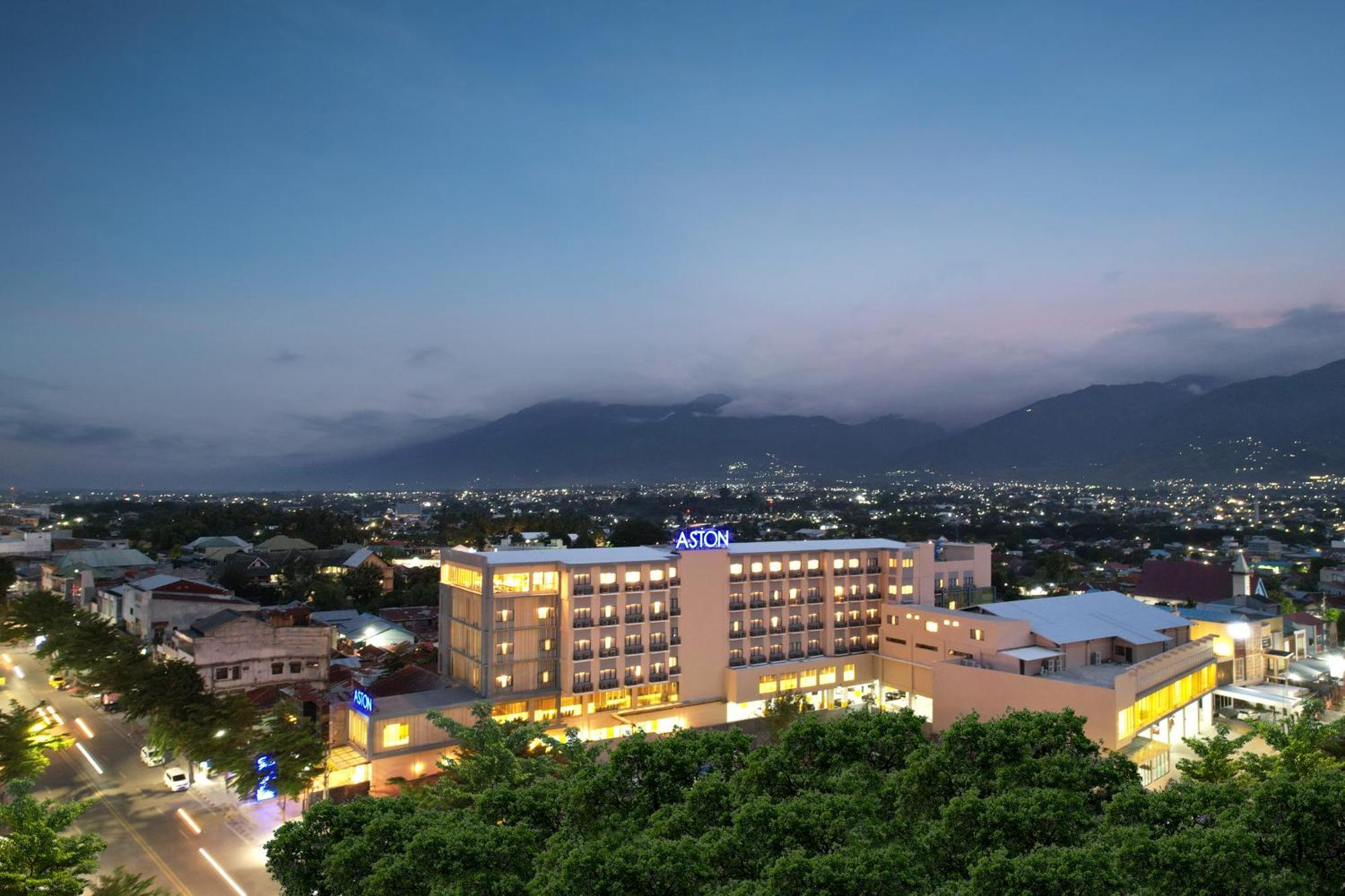 Aston Palu Hotel & Conference Center Екстер'єр фото