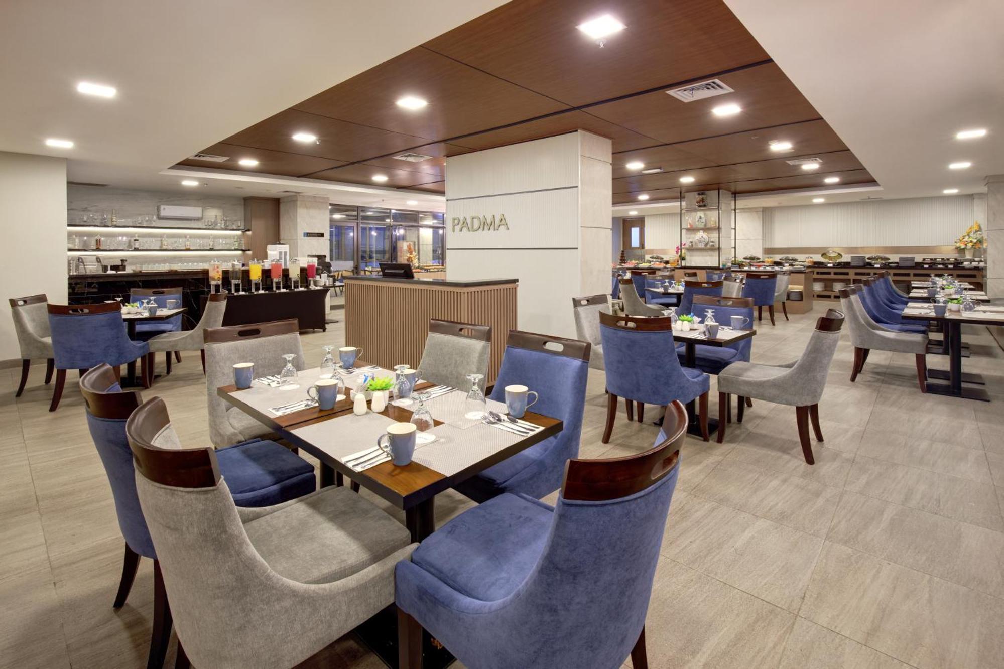 Aston Palu Hotel & Conference Center Екстер'єр фото