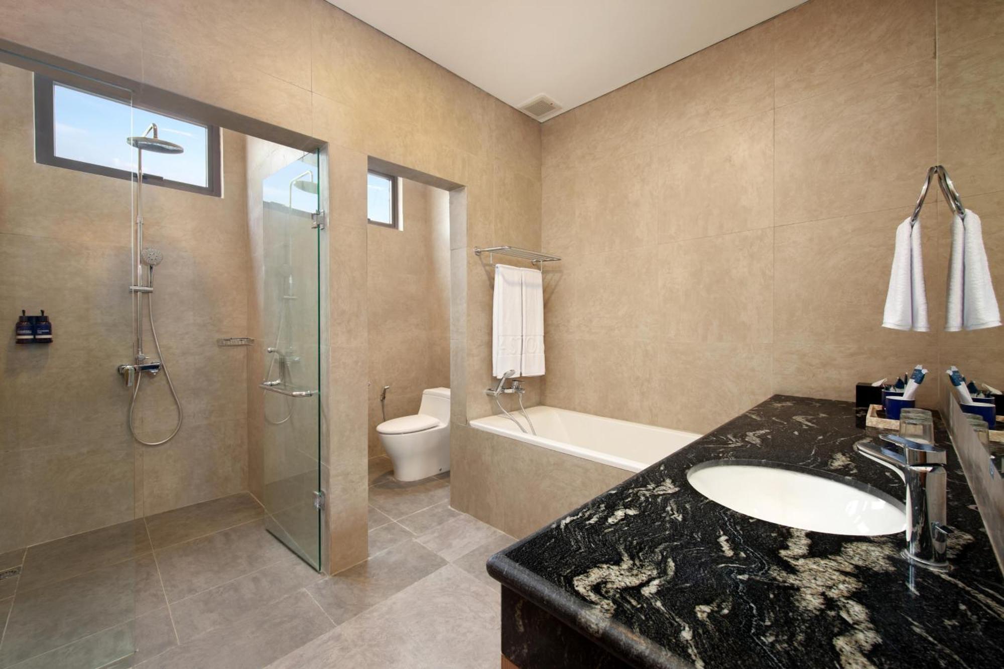 Aston Palu Hotel & Conference Center Екстер'єр фото