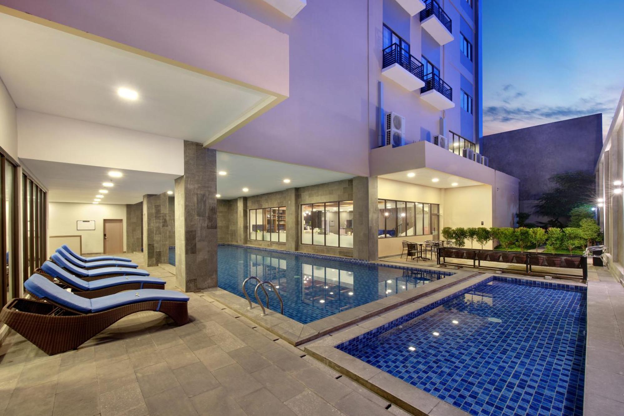 Aston Palu Hotel & Conference Center Екстер'єр фото